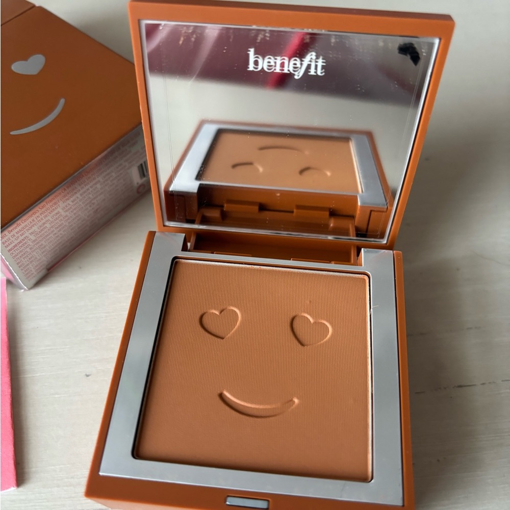 NWT Benefit Hello Happy Velvet Powder Foundation - shade 10 - Picture 2 of 5